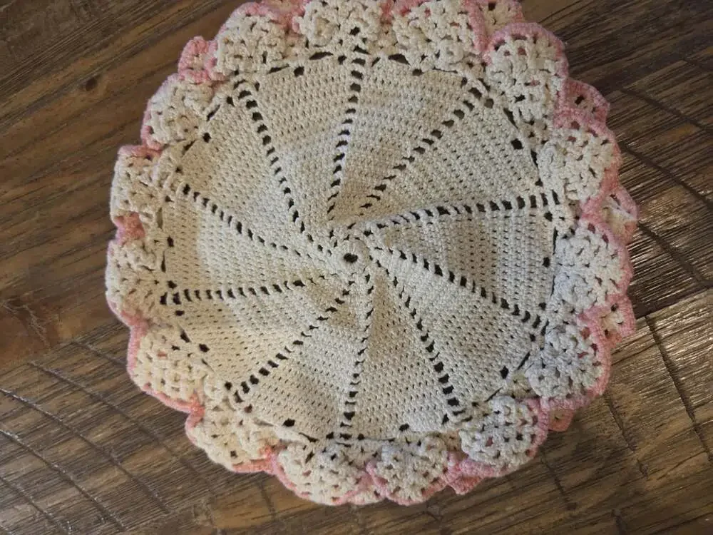 3 Vtg Crocheted Doilys One Oval With 2Dolls And 2 Round
